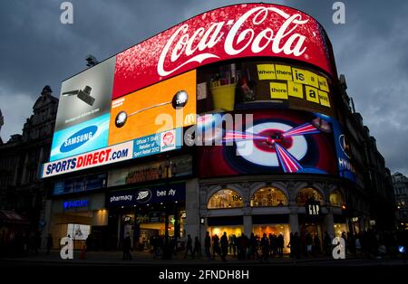 Plakatwände Piccadily Circus London Stockfoto