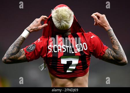 Mailand, Italien. 16 Mai 2021. Samu Castillejo vom AC Mailand sieht während des Fußballspiels der Serie A zwischen dem AC Mailand und Cagliari Calcio niedergeschlagen aus. Kredit: Nicolò Campo/Alamy Live Nachrichten Stockfoto