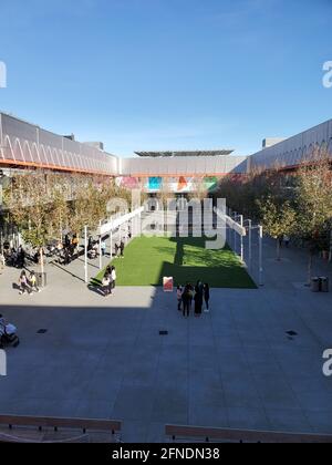 Luftaufnahme des Alexander Place, einem Platz im Stadtzentrum von Bishop Ranch in San Ramon, Kalifornien, 9. Januar 2021. () Stockfoto