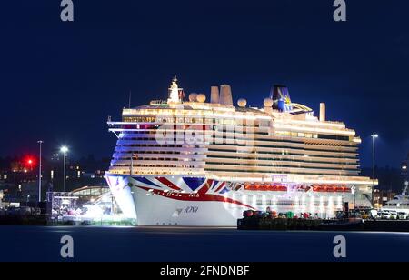 Southampton, Hampshire, Großbritannien. Mai 2021. Das neue P&O-Kreuzschiff Iona während ihrer Namenszeremonie in Southampton Docks. Mit einer Länge von 344 Metern ist Iona das größte britische Kreuzschiff. Credit Stuart Martin/Alamy Live News Stockfoto