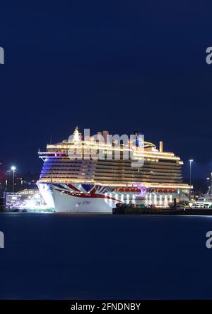 Southampton, Hampshire, Großbritannien. Mai 2021. Das neue P&O-Kreuzschiff Iona während ihrer Namenszeremonie in Southampton Docks. Mit einer Länge von 344 Metern ist Iona das größte britische Kreuzschiff. Credit Stuart Martin/Alamy Live News Stockfoto