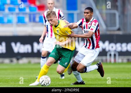 TILBURG, NIEDERLANDE - 16. MAI: Zian Flemming von Fortuna Sittard und Dries Saddiki von Willem II. Kampf um den Besitz während des Eredivisie-Spiels zwischen Willem II und Fortuna Sittard am 16. Mai 2021 im Koning Willem II Stadion in Tilburg, Niederlande (Foto: Geert van Erven/Orange Picts) Stockfoto