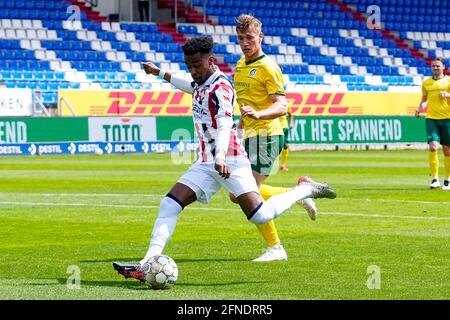 TILBURG, NIEDERLANDE - 16. MAI: Mike Tresor von Willem II. Und Zian Flemming von Fortuna Sittard während des Eredivisie-Spiels zwischen Willem II. Und Fortuna Sittard im Koning Willem II. Stadion am 16. Mai 2021 in Tilburg, Niederlande (Foto: Geert van Erven/Orange Picts) Stockfoto