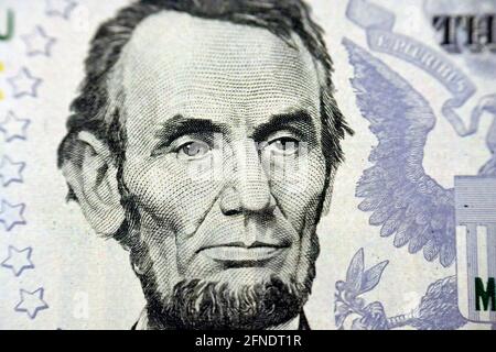 Abraham Lincoln Portrait auf der Banknote von 5 Dollar, Hintergrund von 5 US-Dollar, selektiver Fokus, Vereinigte Staaten von Amerika Stockfoto