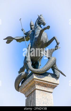 Skulptur Georg der siegreiche auf dem Pferderücken, eine Schlange in der Stadt Nischni Nowgorod, Russland. Stockfoto