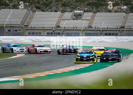 Lorins Hezemans von Hendriks Motorsport, Alon Day von CAAL Racing, Ercoli Gianmarco von CAAL Racing, Vittorio Ghirelli von Hendriks Motorsport, Nicolo Rocca von DF1 Racing und Sebastiaan Bleekemolen vom Team Bleekemolen im Einsatz während des Nascar Whelen Valencia Rennens die NASCAR Whelen Euro Series wurde 2008 gegründet und gründete dank einer langjährigen Partnerschaft mit NASCAR im Januar 2012 die offizielle NASCAR European Series (National Association for Stock Car Auto Racing). Die europäische NASCR feiert ihren einzigen Termin in Spanien auf dem Circuit Ricardo Tormo in Cheste, Valencia. Stockfoto