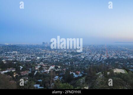 Weite Sicht auf den Sonnenuntergang über der Stadt Los Angeles Stockfoto