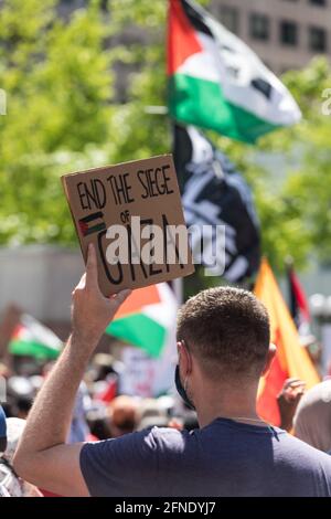 Seattle, USA. Mai 2021. Nach Kämpfen in Gaza brach am Mittag im Einkaufsviertel Westlake in der Innenstadt ein Protest gegen das Freie Palästina aus. Quelle: James Anderson/Alamy Live News Stockfoto