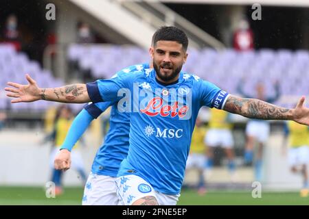 Florenz, Italien. Mai 2021. Lorenzo Insigne von Napoli feiert sein Tor bei einem Fußballspiel der Serie A zwischen Fiorentina und Napoli in Florenz, Italien, am 16. Mai 2021. Quelle: Str/Xinhua/Alamy Live News Stockfoto