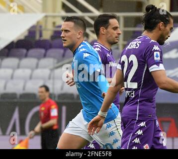 Florenz, Italien. Mai 2021. Napoli's Piotr Zielinski feiert im Rahmen eines Fußballmatches der Serie A zwischen Fiorentina und Napoli in Florenz, Italien, am 16. Mai 2021. Quelle: Str/Xinhua/Alamy Live News Stockfoto