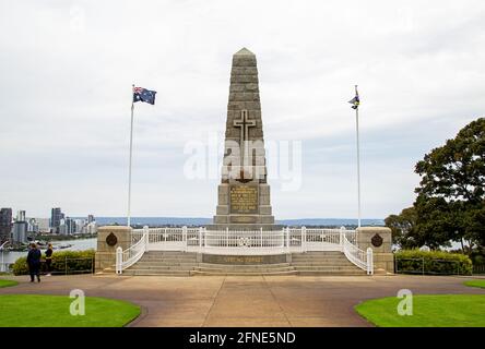 Kings Park State war Memorial mit Perth Stadt in der Hintergrund Stockfoto