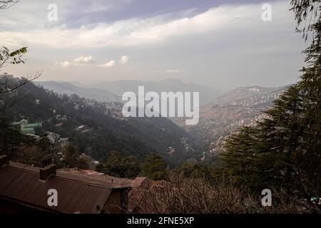 Wunderschöne Aussicht auf shimla City und Mall Road. Stockfoto