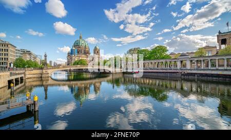 Panoramablick auf den berühmten berliner Dom Stockfoto