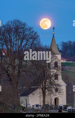 Kirche von Limbach bei Vollmond, Limbach, Burgenland, Österreich Stockfoto