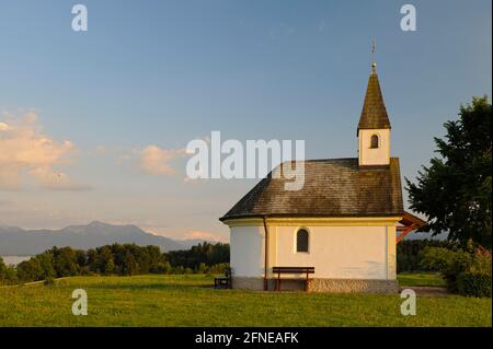 Chiemsee, Rosa Mystika Kapelle, erbaut Ende des 20. Jahrhunderts, Juli, Schalchen, Chiemgau, Bayern, Deutschland Stockfoto