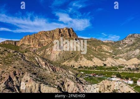 Landschaftsansicht der Berge von Ojos im Tal von Ricote, Murcia Region in Spanien. Von Mirador del Penon aus gesehen. Stockfoto