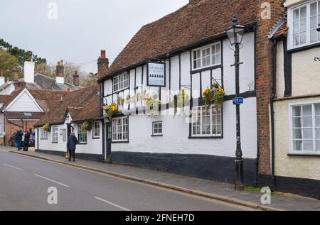 The Six Bells, ein hundefreundliches Pub in der St. Michaels Street, St. Albans, Hertfordshire, England, Großbritannien Stockfoto