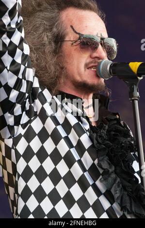 The Doctor aka Clive Jackson (Doctor and the Medics) tritt beim Wychwood Festival in Großbritannien auf. 9. Juni 2012 Stockfoto