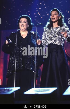 Die spanische Sopranistin MONTSERRAT MARTI (Foto rechts) blutete nach einer Operation fast zu Tode. Die 29-jährige Tochter der Operndiva MONTSERRAT CABALLÉ (links) litt nach einer Zyste-Entfernung letzte Woche unter schweren inneren Blutungen und musste sich in Barcelona einer Notoperation unterziehen. Nach Angaben ihrer Mutter ist Marti nun außer Gefahr. [Automatisierte Übersetzung] Stockfoto