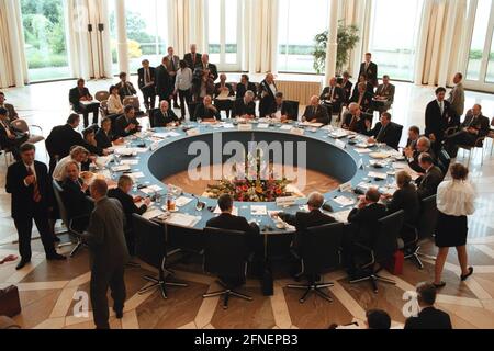 G8-Außenministertreffen zur Friedenslösung im Kosovo im Gästehaus der Bundesregierung auf Petersberg. [Automatisierte Übersetzung] Stockfoto