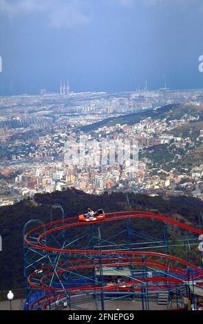 Vergnügungspark vom Berg Tibidabo aus gesehen [maschinelle Übersetzung] Stockfoto