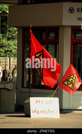 Warnstreik bei der Krupp Hoesch Stahl AG in Dortmund während der Tarifverhandlungen 1995. n Stockfoto