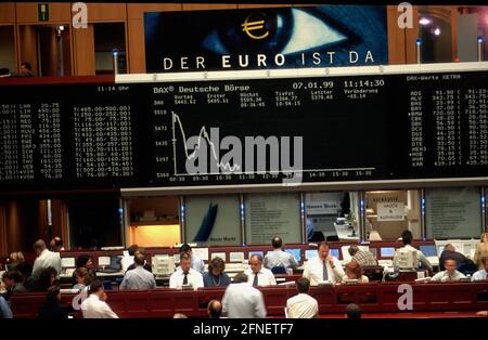 Börse in Frankfurt am Main: Blick auf den Börsenboden. [Automatisierte Übersetzung] Stockfoto