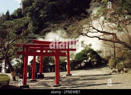 UMi Jigoku, eine von über zweitausend heißen Quellen im Beppu Spa. [Automatisierte Übersetzung] Stockfoto