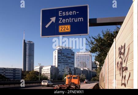 Panoramablick auf die RWE-Zentrale und die Wolkenkratzer der Ruhrkohle AG in Essen. [Automatisierte Übersetzung] Stockfoto