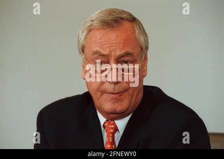 "Dieter Schulte, Vorsitzender des Deutschen Gewerkschaftsbundes, DGB, während der Pressekonferenz zum "Ausbildungskonsensus". [Automatisierte Übersetzung]' Stockfoto