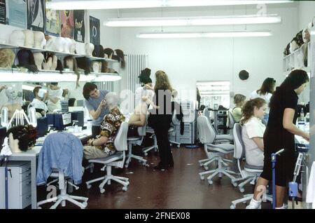 Blick in den Schminkraum der Schminkschule, der in die Bayerische Theaterakademie des Prinzregentententheaters integriert ist. [Automatisierte Übersetzung] Stockfoto