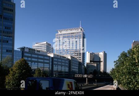 Hochhäuser der Ruhrkohle AG und des RWE Hochhaus a.d. Freiheit (von links nach rechts) im Essener Stadtzentrum. [Automatisierte Übersetzung] Stockfoto