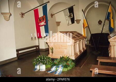 Marmorsarkophag des Otto-Fürsten von Bismarck (1815-98) im Bismarck-Mausoleum in Reinbek. [Automatisierte Übersetzung] Stockfoto