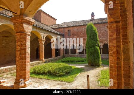 Italien, Europa, Piemont, Asti, Albugnano, Monferrato, Abtei von Vezzolano. Christlich-katholische Kirche im römisch-gotischen Stil. Stockfoto