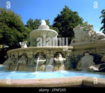 Wittelsbacher Brunnen mit der Statue Europas auf einem Stier am Lenbachplatz in München. [Automatisierte Übersetzung] Stockfoto