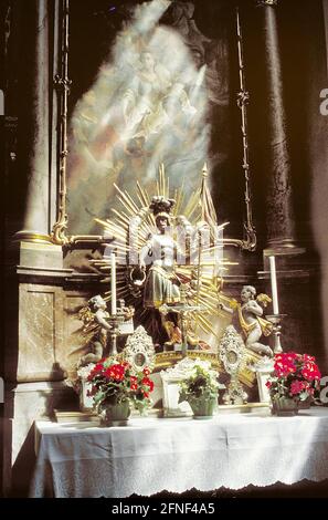 Seitenaltar in der Kirche St. Peter. [Automatisierte Übersetzung] Stockfoto