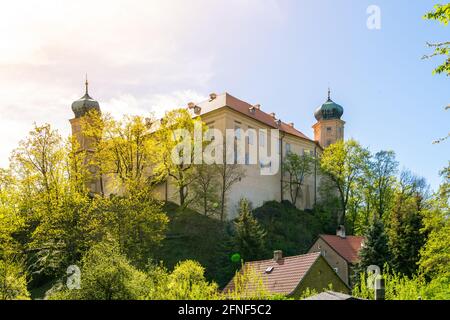 Mnisek pod Brdy - romantisches Schloss Stockfoto