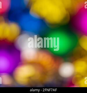 Abstrakte defokussierte Weihnachten romantische Dekorationen, bunt verschwommen Bokeh Hintergrund-Effekt. Außer Fokus leuchtende Lichter feiern Textur Stockfoto