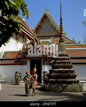 Tempeltänzer im Wat Po, dem Tempel des ruhenden Buddha. [Automatisierte Übersetzung] Stockfoto