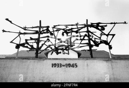 Internationales Denkmal von Glid Nandor an der Gedenkstätte des ehemaligen Konzentrationslagers Dachau. [Automatisierte Übersetzung] Stockfoto