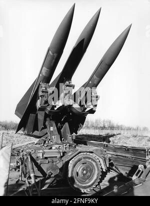 Abschussvorrichtung für drei Flak-Raketen des Hawk-Systems. [Automatisierte Übersetzung] Stockfoto