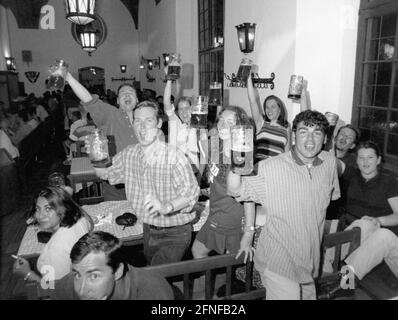 Jugendgruppe im Münchner Hofbräuhaus. [Automatisierte Übersetzung] Stockfoto