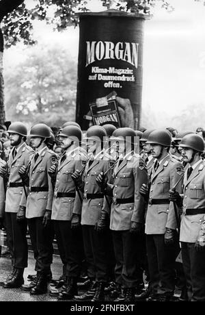 Anlässlich der feierlichen Umbenennung der Essen-Cray-Kaserne in Gustav Heinemann-Kaserne nimmt eine Rekrutenformation der Bundeswehr Stellung. [Automatisierte Übersetzung] Stockfoto