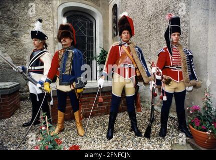 Die traditionelle Vereinigung der Preußischen Hussaren vor dem Grab von General von Hans-Joachim von Ziethen auf dem Kirchhof von Wustrau. [Automatisierte Übersetzung] Stockfoto