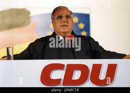 Bundeskanzler Helmut Kohl, CDU-Kanzlerkandidat, bei einer CDU-Wahlkampfveranstaltung zur Bundestagswahl in Leipzig. [Automatisierte Übersetzung] Stockfoto