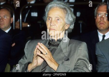 Marion Gräfin Dönhoff bei einer Gesprächsrunde im April 1991. [Automatisierte Übersetzung] Stockfoto