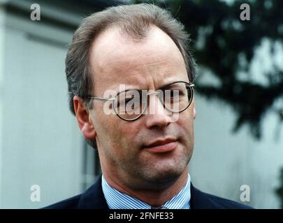Dieses Foto zeigt den SPD-Bundestagsabgeordneten Rudolf Scharping. [Automatisierte Übersetzung] Stockfoto