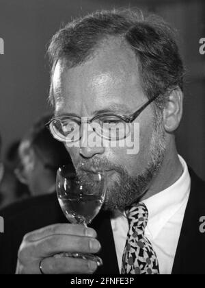 Dieses Foto zeigt den SPD-Parteichef und Kanzlerkandidat Rudolf Scharping. [Automatisierte Übersetzung] Stockfoto