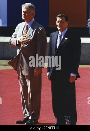 Der amerikanische Präsident Bill Clinton und der deutsche Bundeskanzler Gerhard Schröder. Clinton war anlässlich des Weltwirtschaftsgipfels zu einem Staatsbesuch in Deutschland. [Automatisierte Übersetzung] Stockfoto
