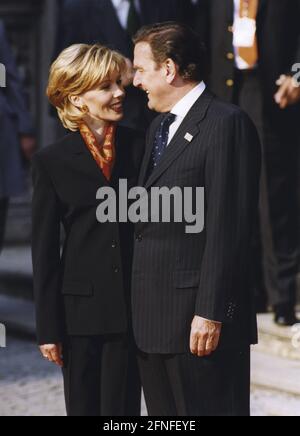 Bundeskanzler Gerhard Schröder und seine Frau Doris Schröder-Köpf. [Automatisierte Übersetzung] Stockfoto